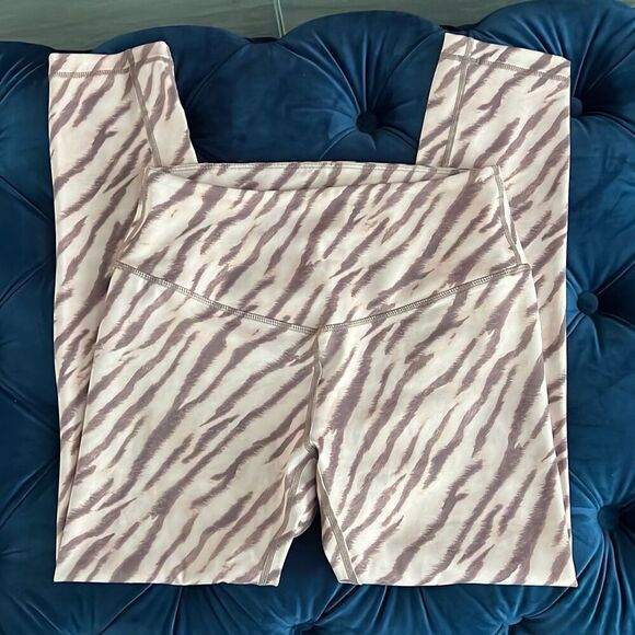 L’urv Cheetah Print Cropped Leggings Womens M Pink Animal Print‎ Athleisure - Picture 5 of 7